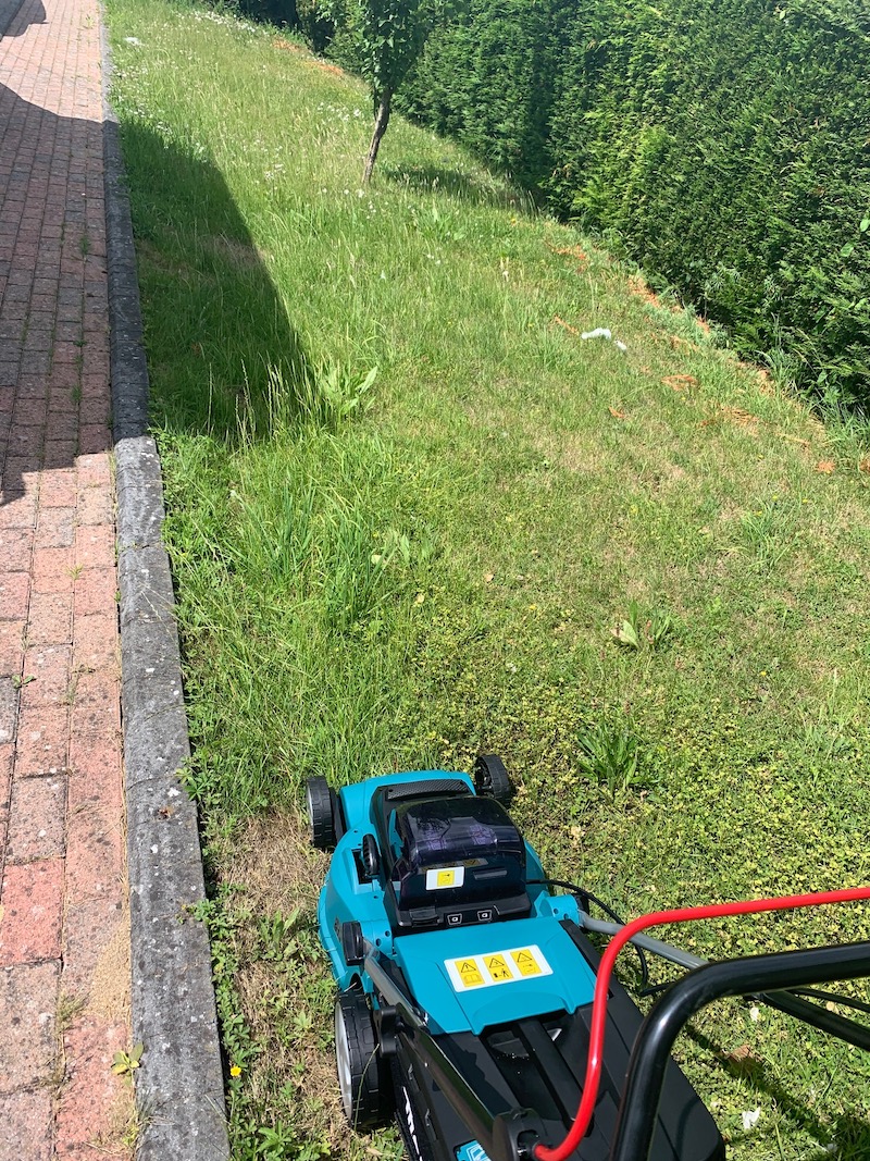 https://www.gardentoolbox.co.uk/wp-content/uploads/2022/01/My-Makita-DLM380Z-Manual-36V-Cordless-Lawn-Mower-making-light-work-of-my-sisters-overgrown-lawn.jpg